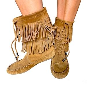 Minnetonka Boots size 8
